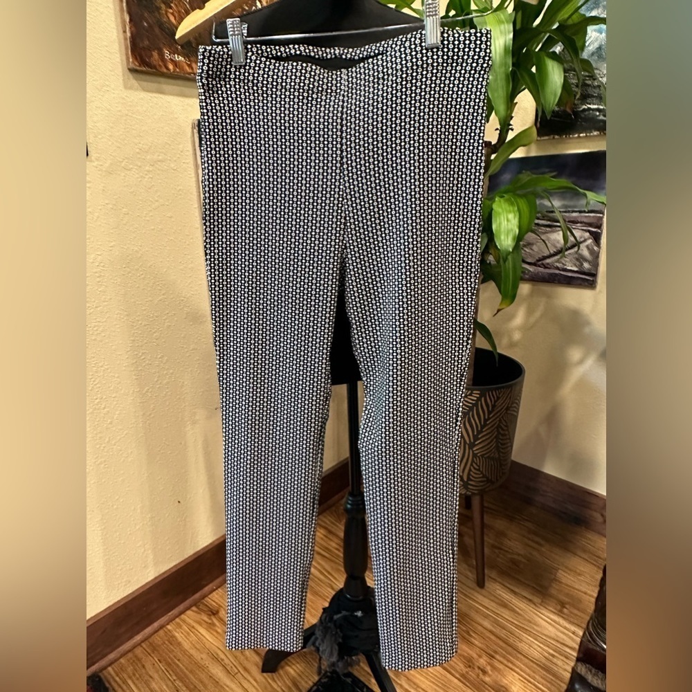 EUC Karen Kane black and white geometry pattern leggings Sz L